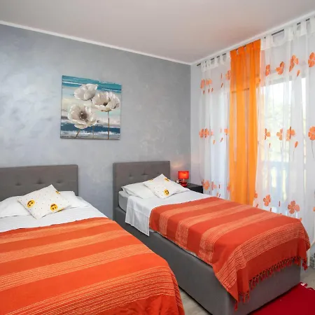 Olivia By Interhome Lägenhet Pićan